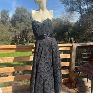 Gunne Sax by Jessica McClintock Strapless Black Lace Tea-Length Dress